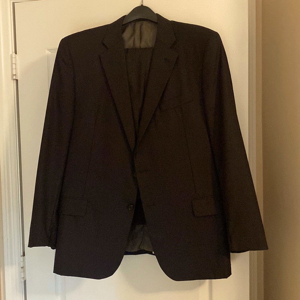 Beautiful Grey pinstriped Hickey Freeman Suit.  44 long pants 36x31.